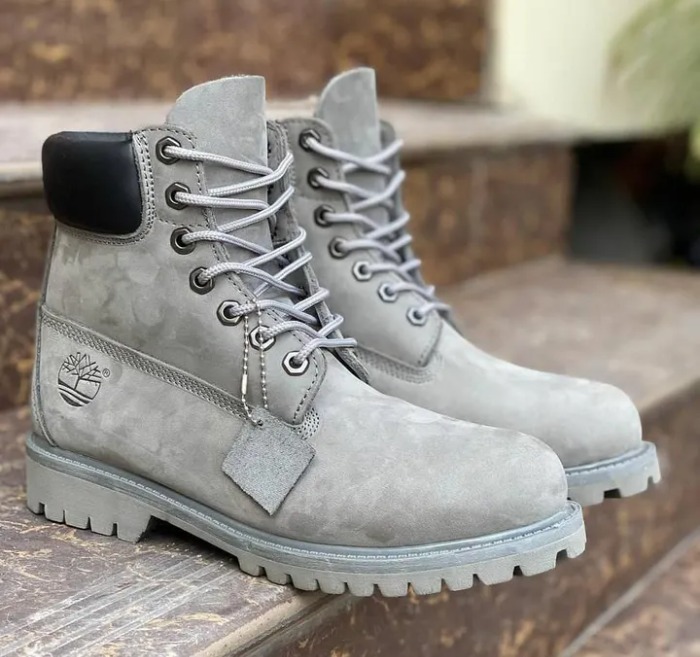 GREY ,SUEDE GREY TIMBERLAND BOOTS. |